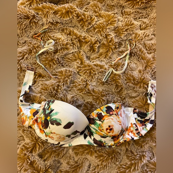 Like new Anthropologie floral print white bandeau bikini with detachable straps - Picture 2 of 6